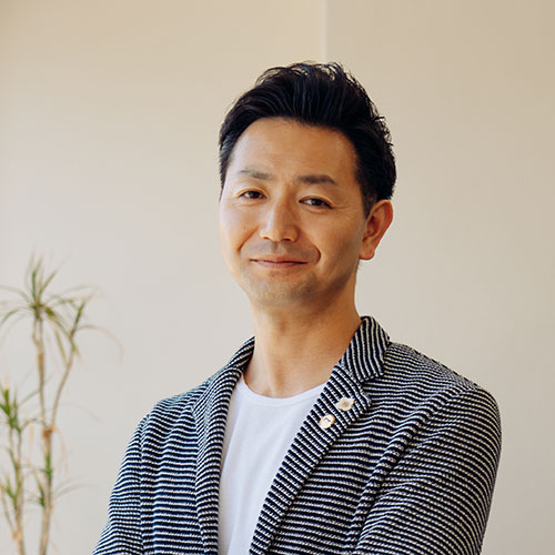海野 康弘