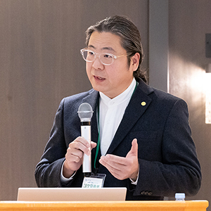 里川 基